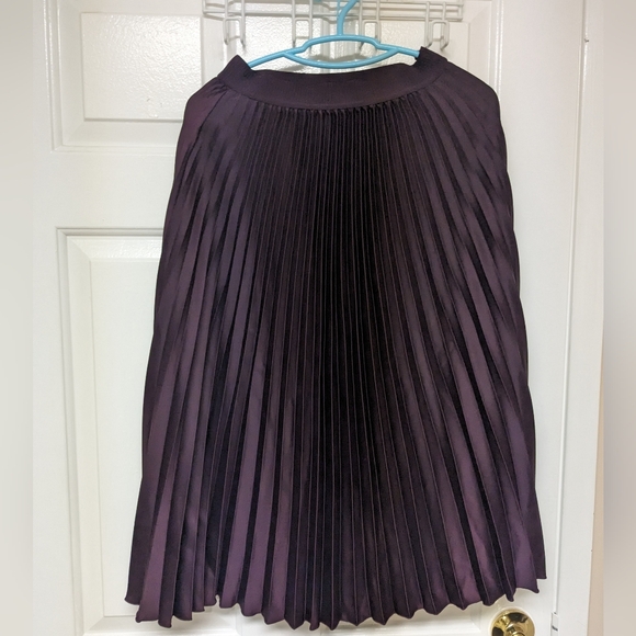Pleated Skirt burgandy color - Picture 4 of 7